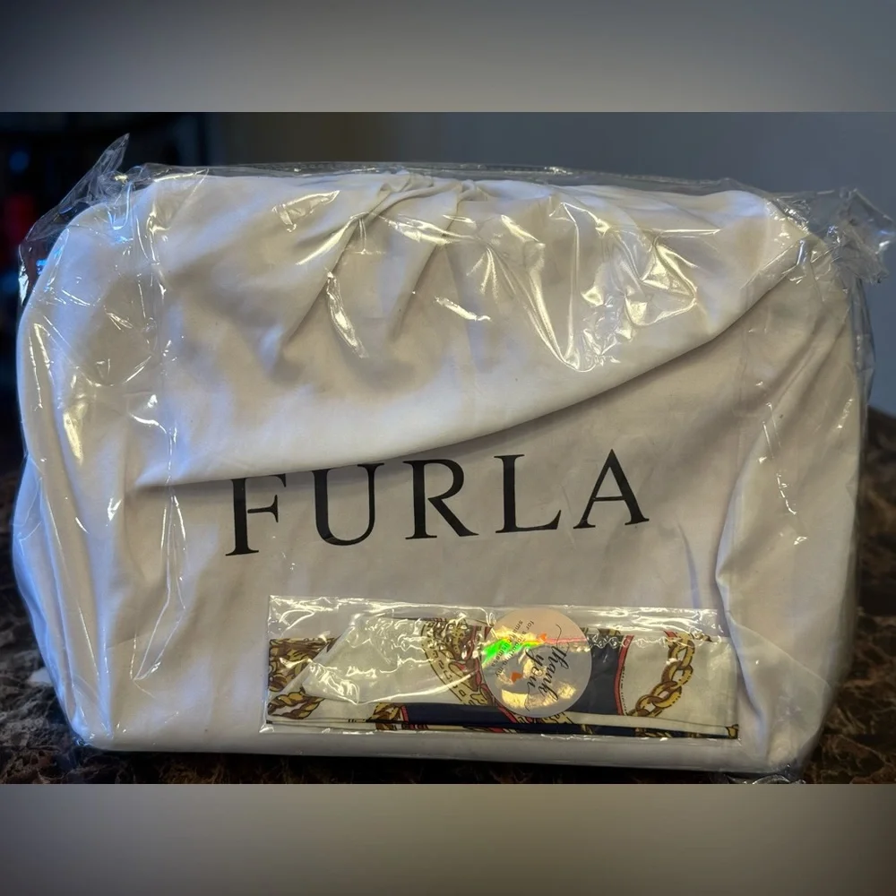 NWT Red FURLA  Bag  w/ White Dust Bag - Picture 3 of 5